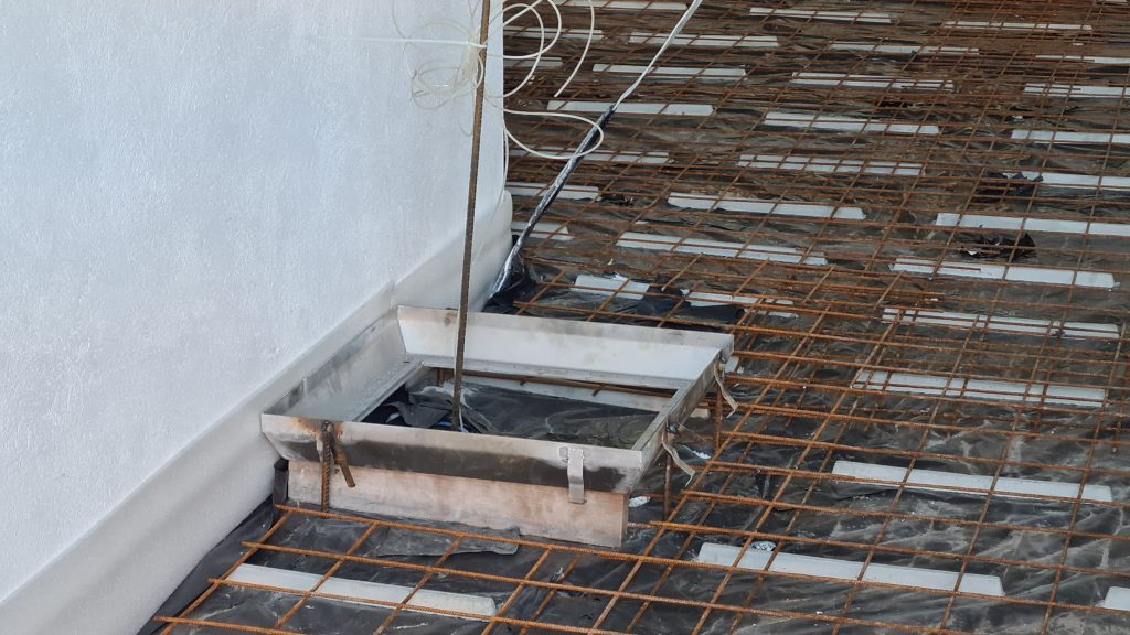 Rewizja podłogowa ze stali nierdzewnej do zalania betonem